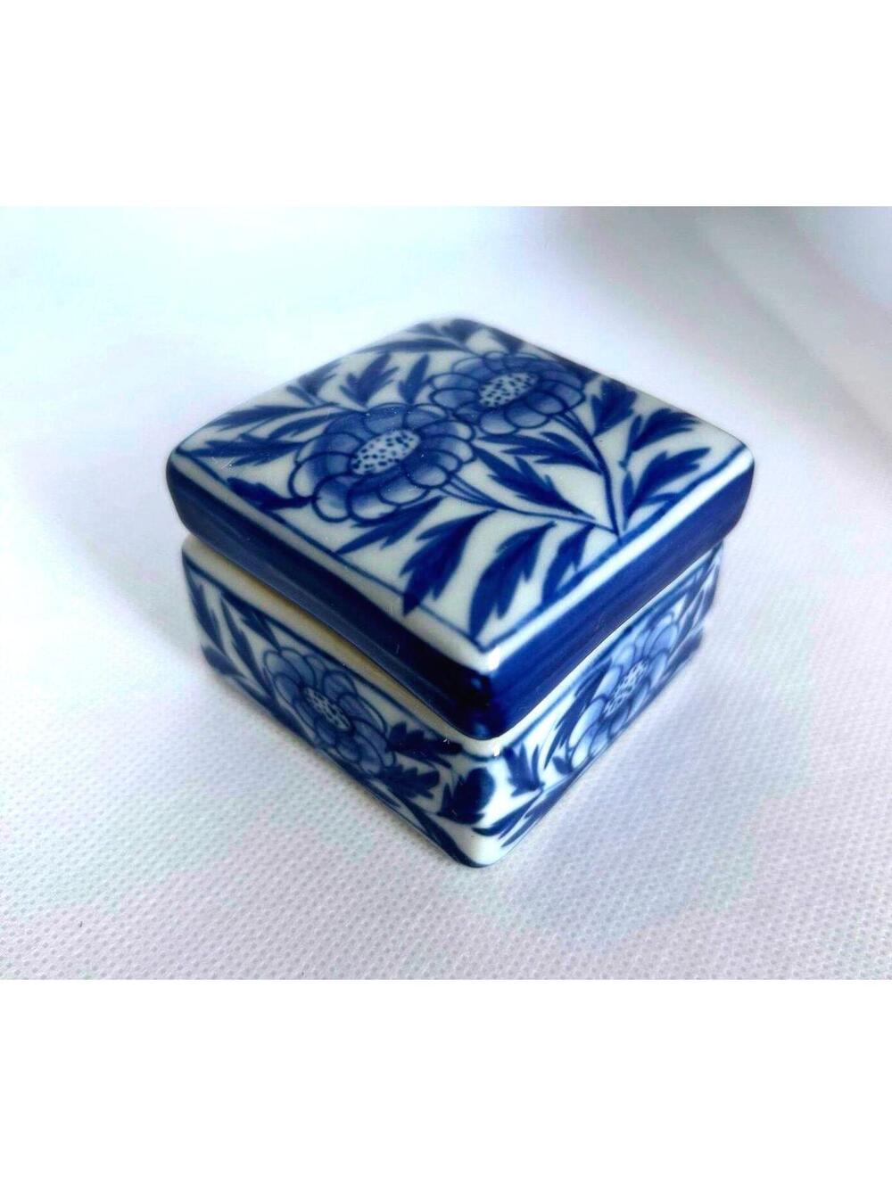 Vintage Blue White Porcelain Trinket Box Chinoiserie Floral Decor